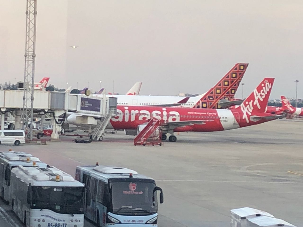 COMO É VOAR AIR ASIA