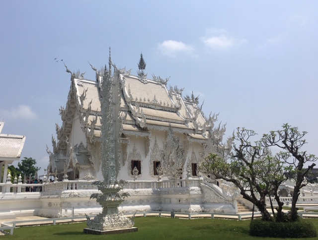 Visitando o Templo Branco de Chiang Rai